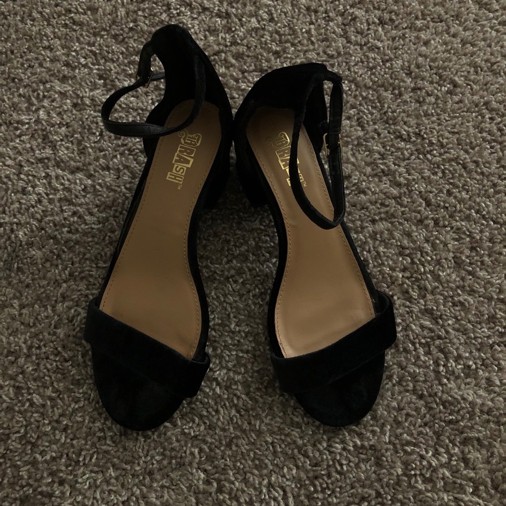 black mid heel